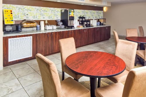 MAINGATE FLORIDA HOTEL image 8